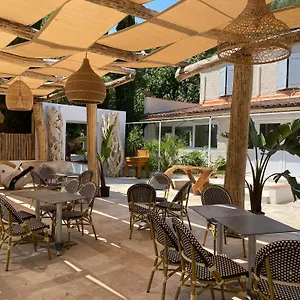 https://auberge-des-pins-bandol.fr-provencehotel.com